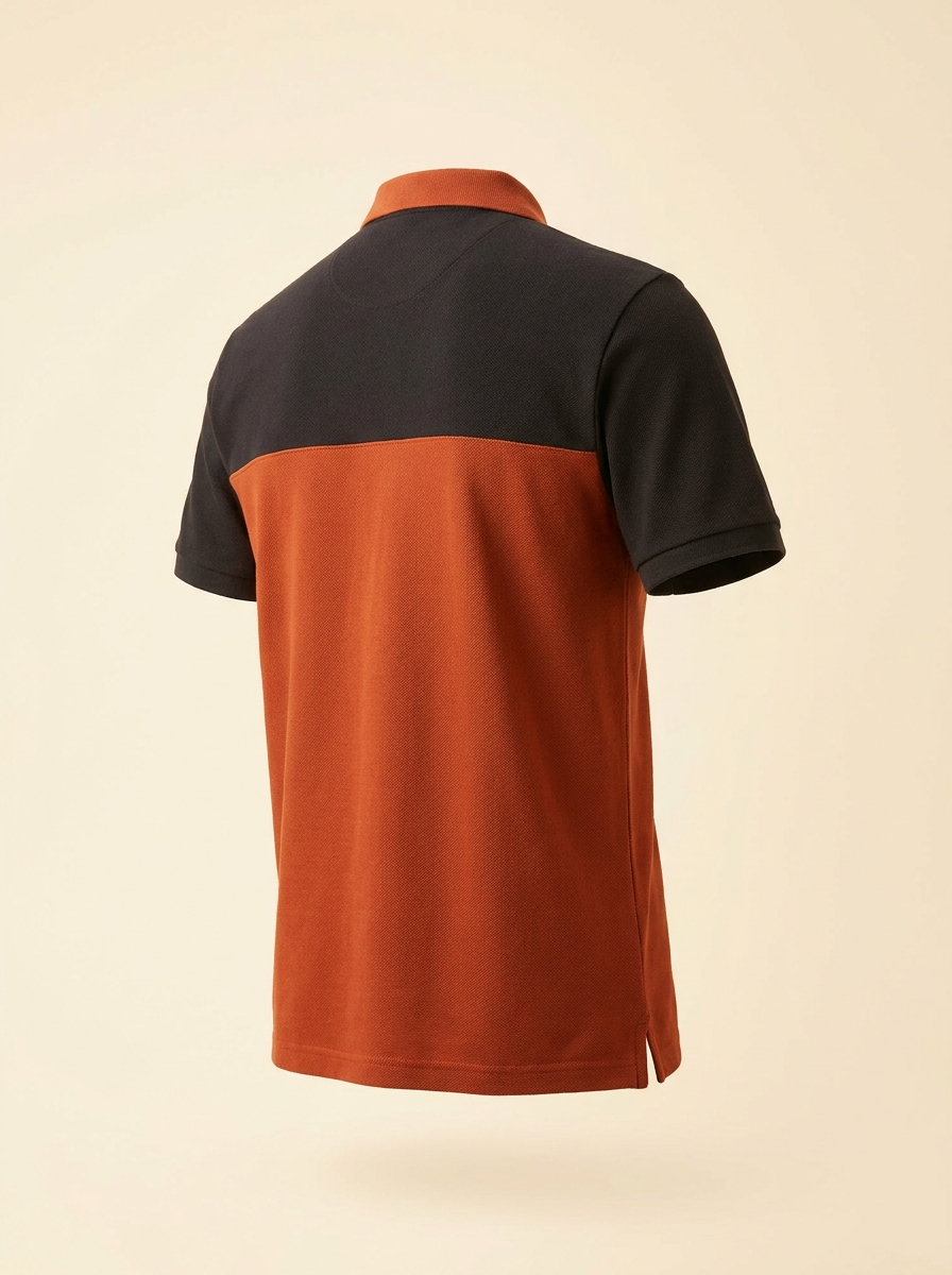Camisa polo bicolor terracota e preto, exemplo de acabamento premium da DCS